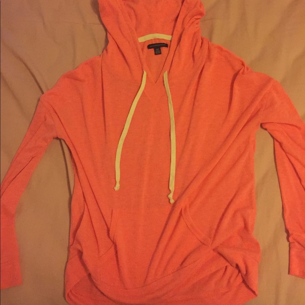 American eagle light weigh hooded long sleeve tee